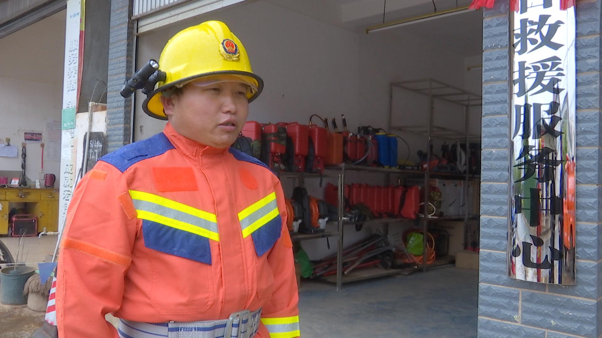 成立救援服务中心 胡荣武.jpg